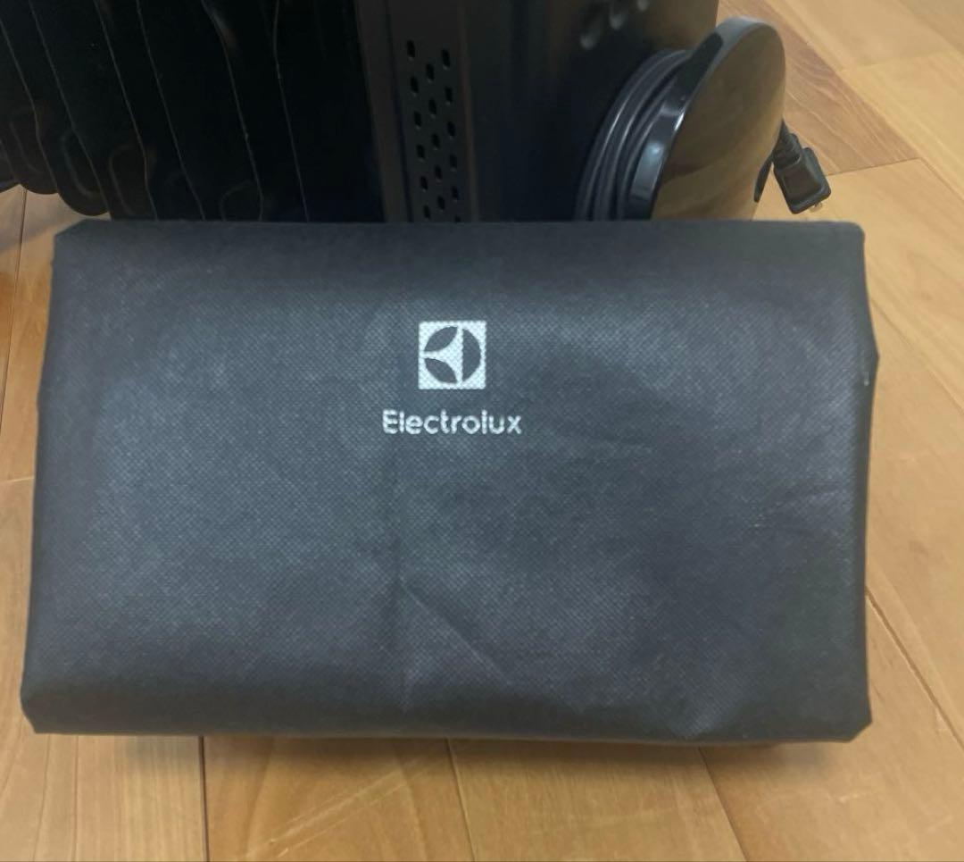 《Electrolux》 コンフォートヒート700 オイルヒーター ‘20年製