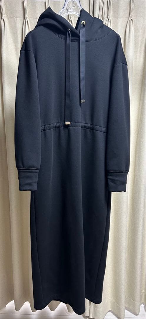 ジャスグリッティー　サイドドロストパーカーワンピース　黒　2