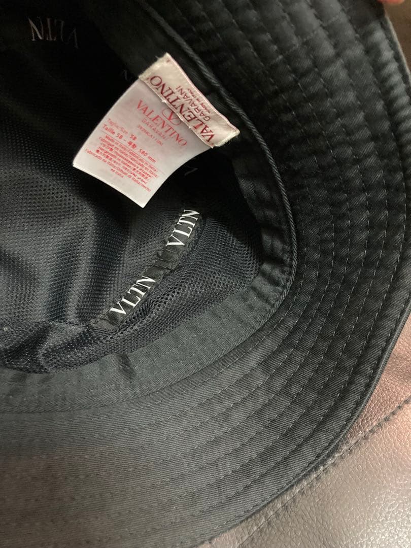 ヴァレンティノ・ガラヴァーニ　ロゴ　バケットハット 黒