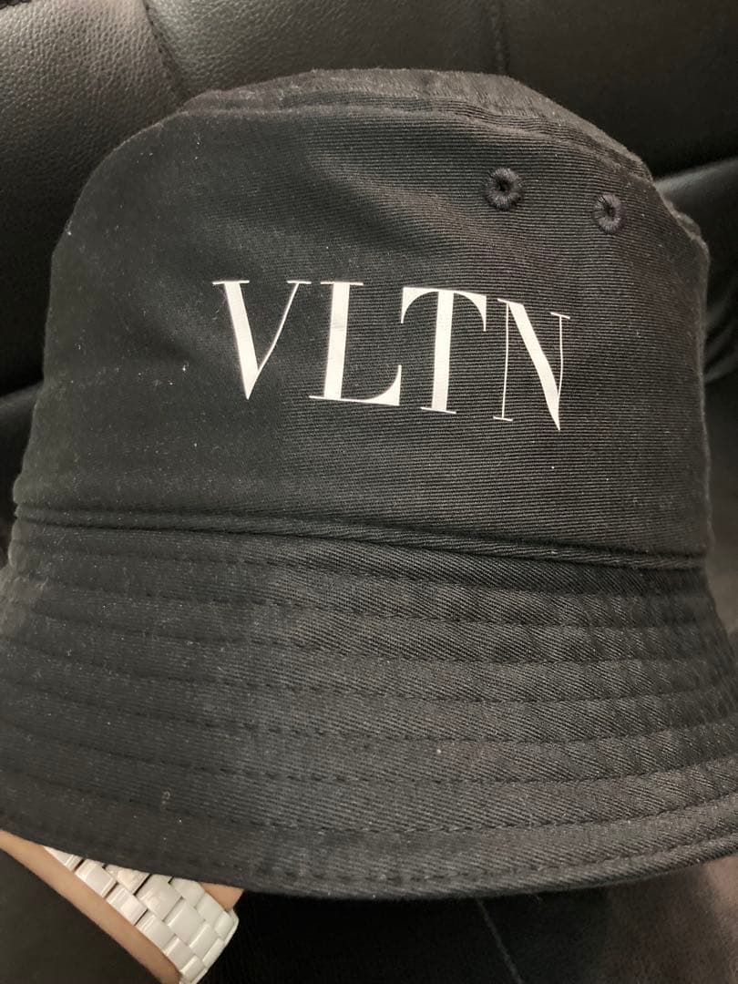 ヴァレンティノ・ガラヴァーニ　ロゴ　バケットハット 黒