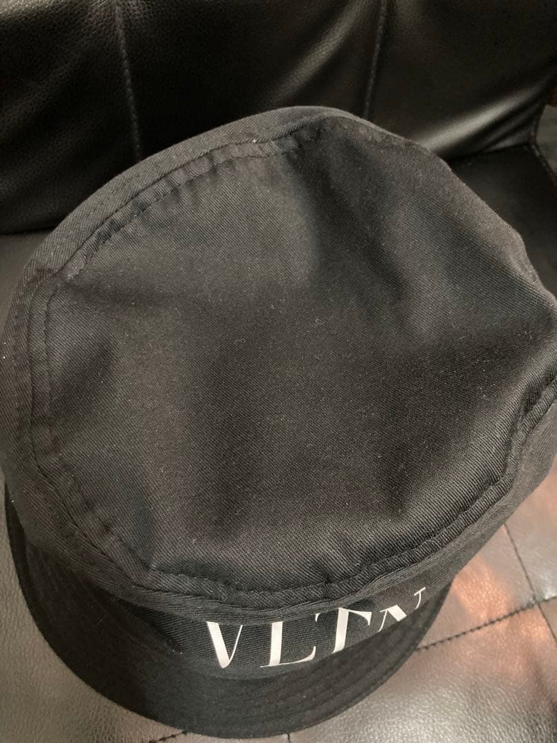 ヴァレンティノ・ガラヴァーニ　ロゴ　バケットハット 黒