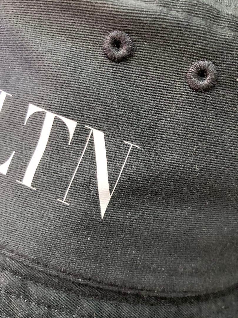 ヴァレンティノ・ガラヴァーニ　ロゴ　バケットハット 黒