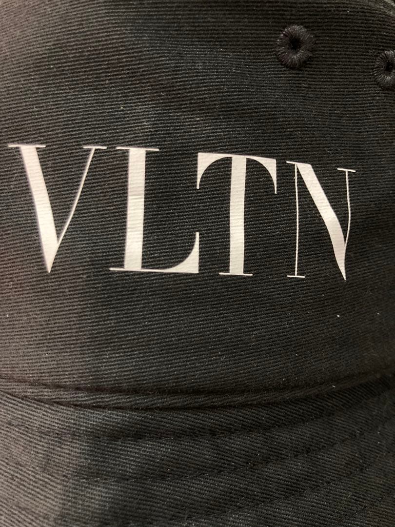 ヴァレンティノ・ガラヴァーニ　ロゴ　バケットハット 黒