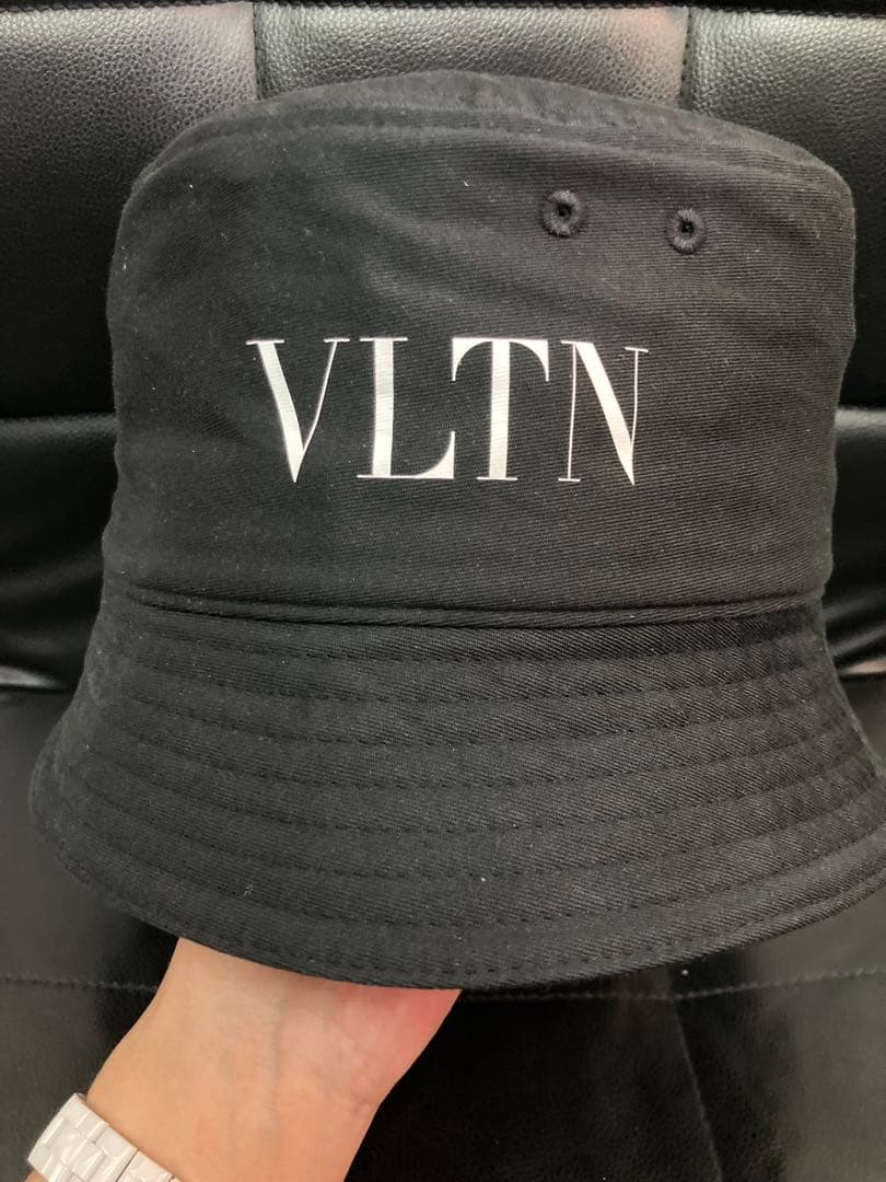 ヴァレンティノ・ガラヴァーニ　ロゴ　バケットハット 黒