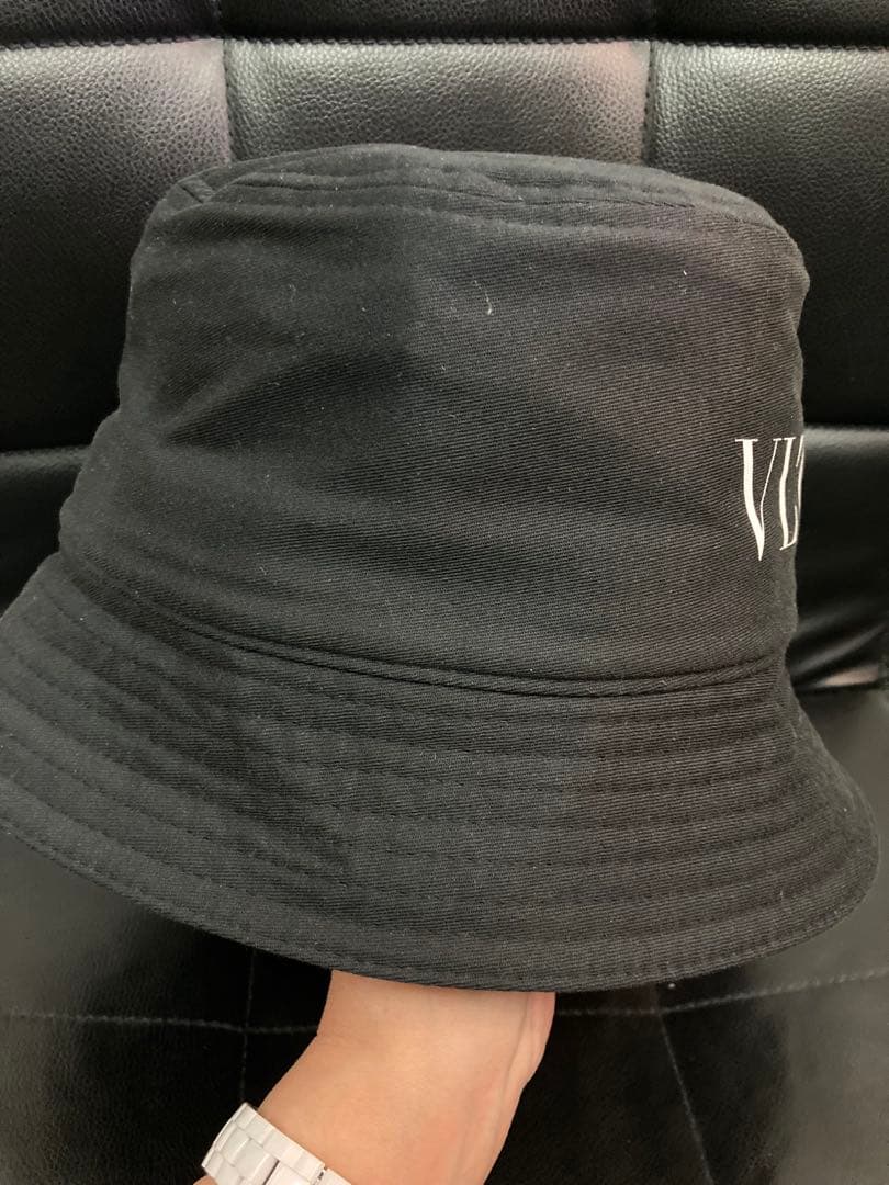ヴァレンティノ・ガラヴァーニ　ロゴ　バケットハット 黒