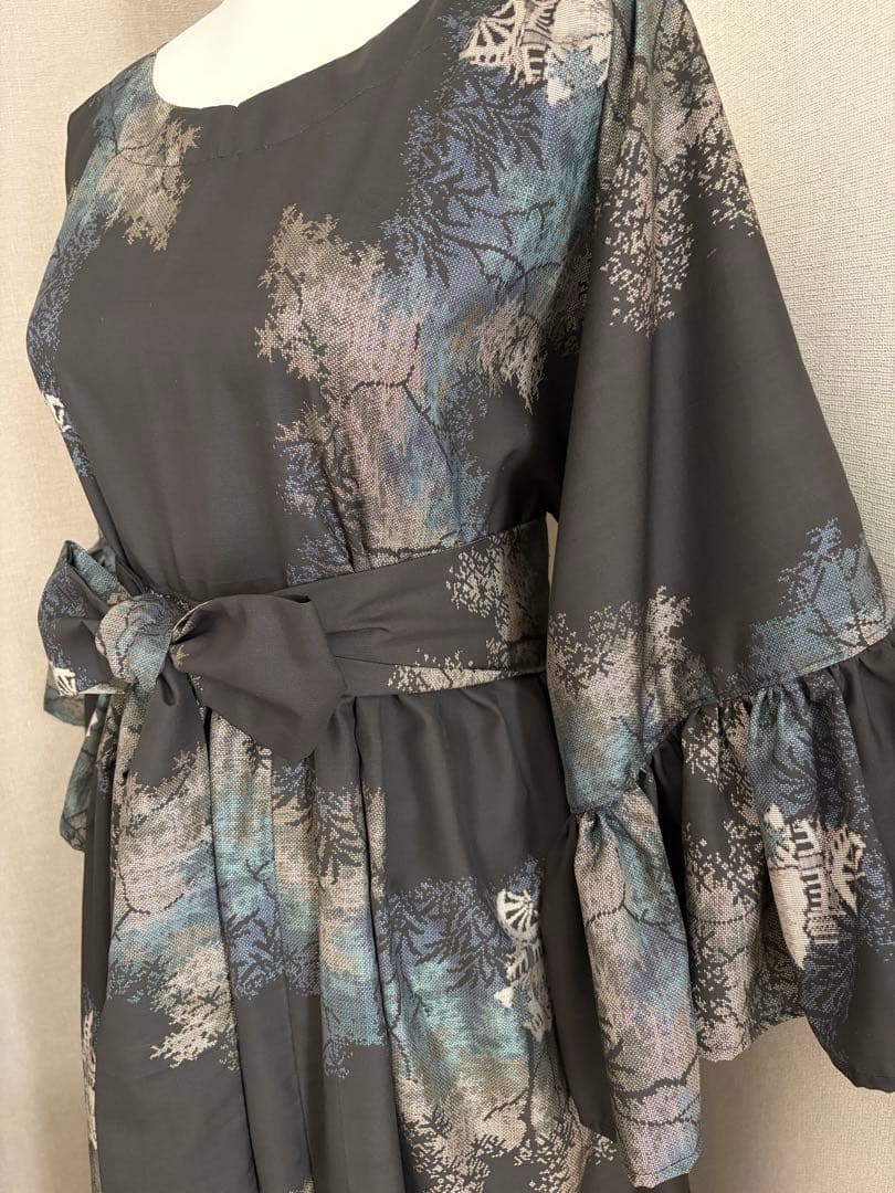 ★着物リメイク★　大島紬　フリル袖のゆったりワンピ　しっとり古典柄