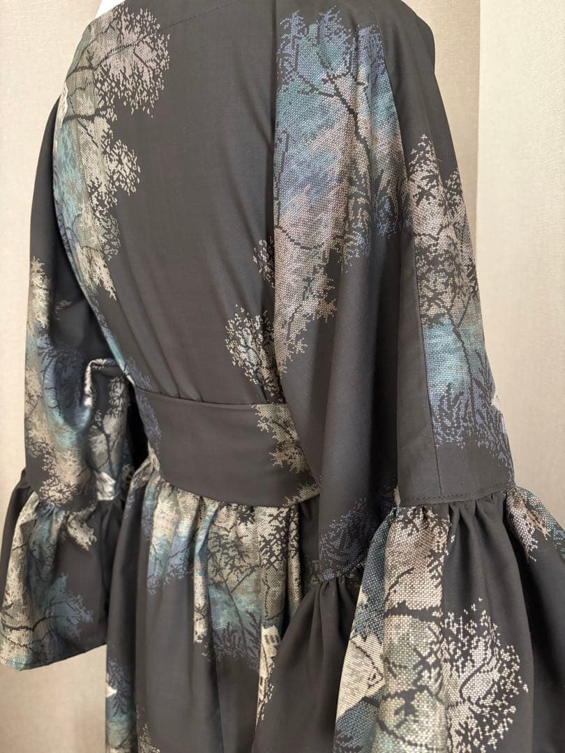 ★着物リメイク★　大島紬　フリル袖のゆったりワンピ　しっとり古典柄