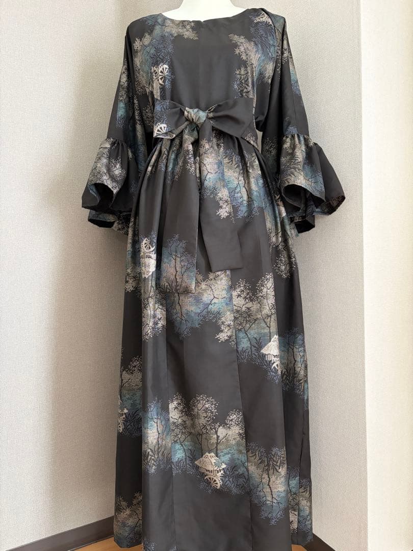 ★着物リメイク★　大島紬　フリル袖のゆったりワンピ　しっとり古典柄