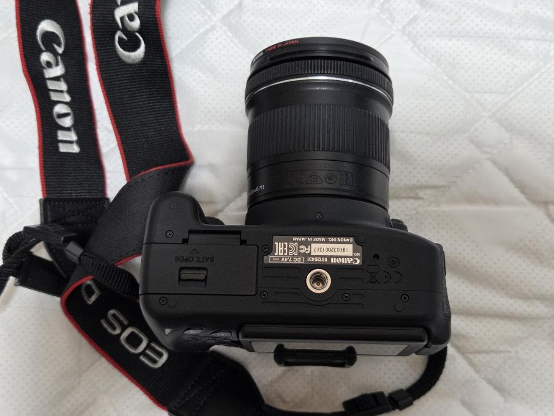 Canon EOS KISS X7i　デジタル一眼レフ　付属品有