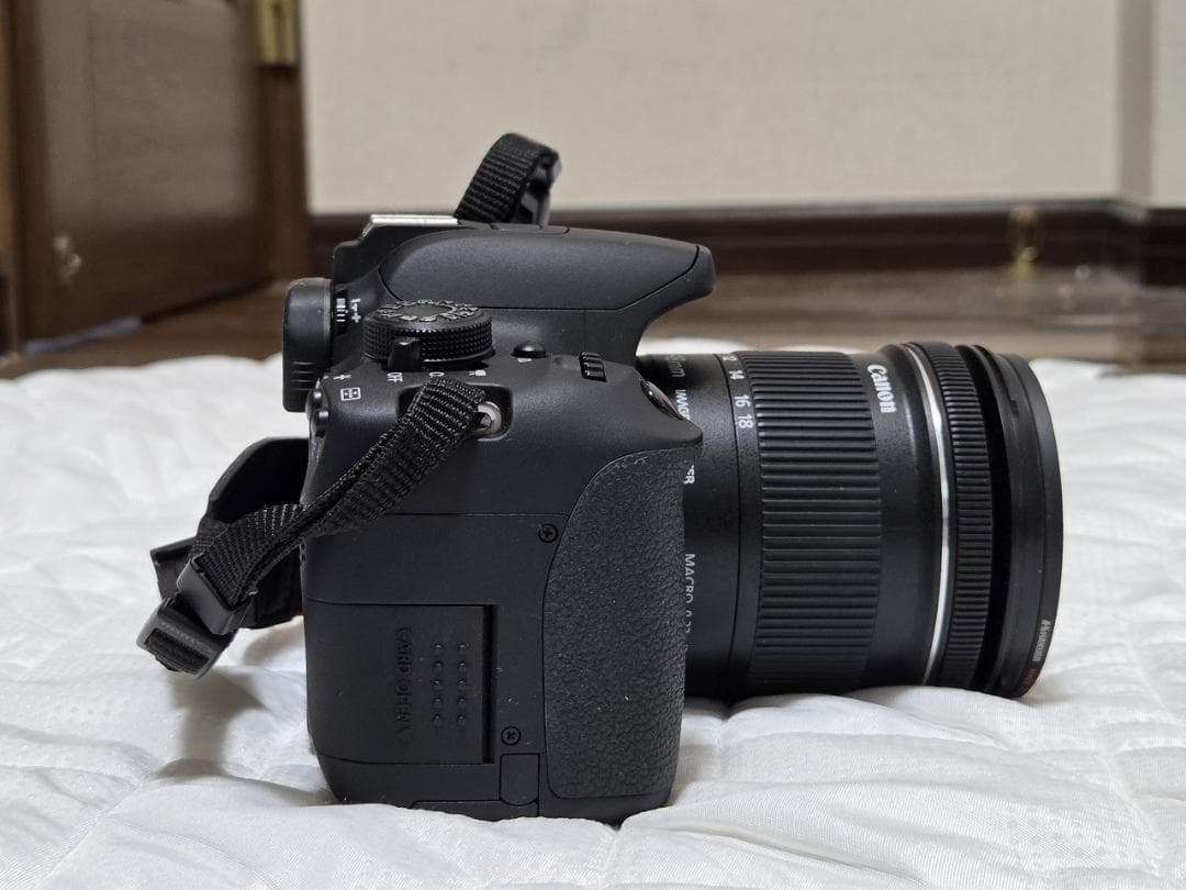 Canon EOS KISS X7i　デジタル一眼レフ　付属品有