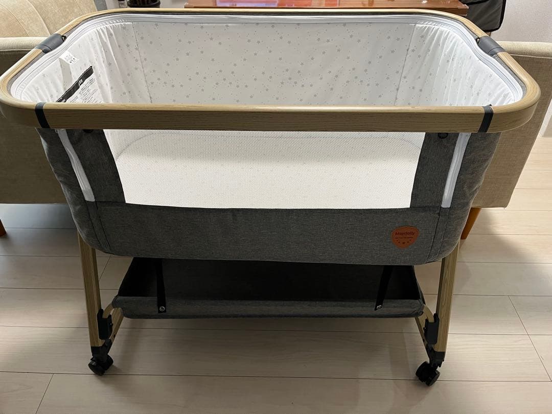 美品 可動式 折り畳みベビーベッド