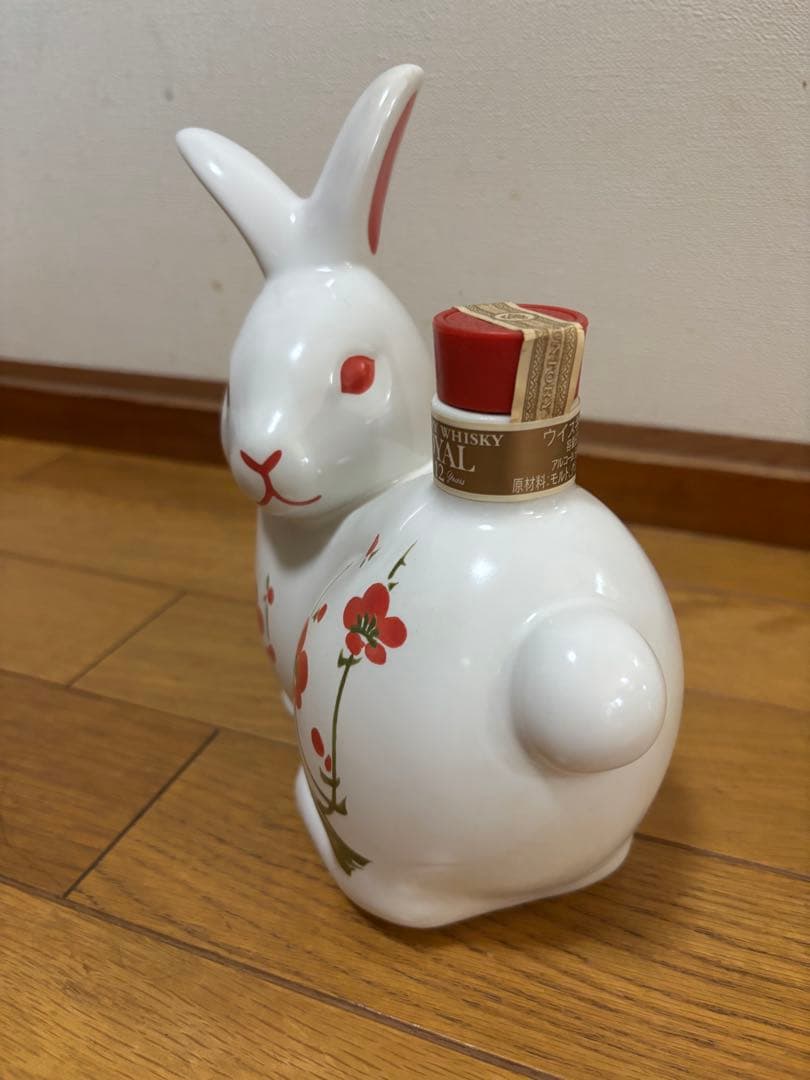 【未開栓】干支 卯 ウサギ型 陶器 ウイスキー サントリー ローヤル12年