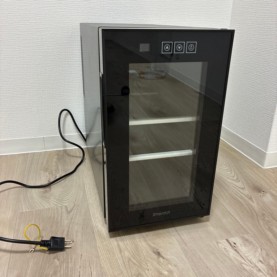 Shelddi ブラック 家庭用小型冷蔵庫 ガラスドア 3段　23L