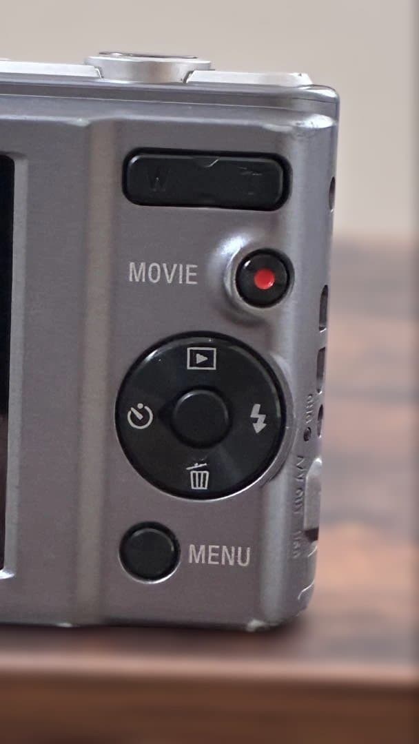 【極美品・清掃済み】SONY Cyber-shot DSC-W810 シルバー