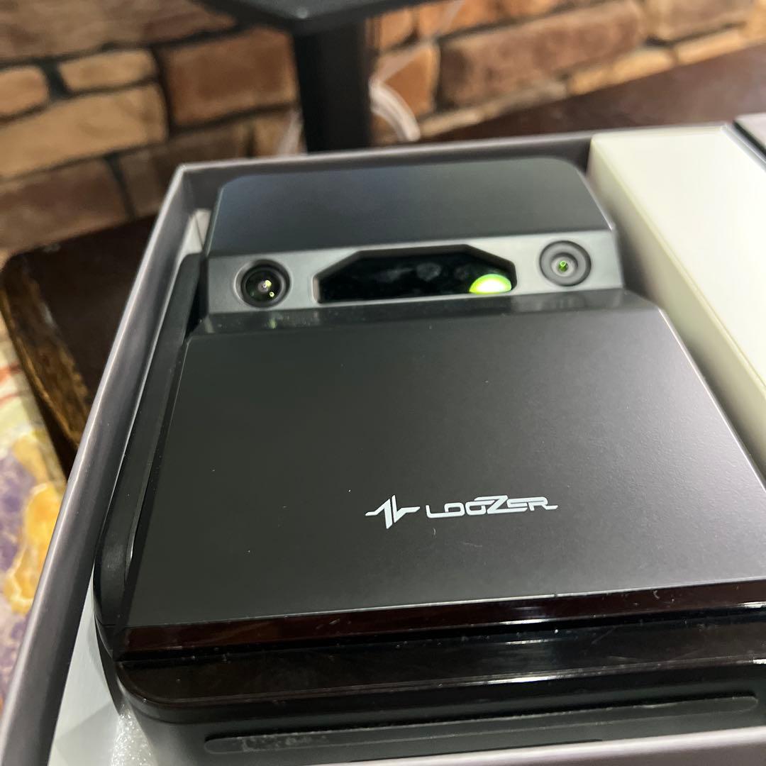 ルーザー　壁短焦点プロジェクター 　SP01