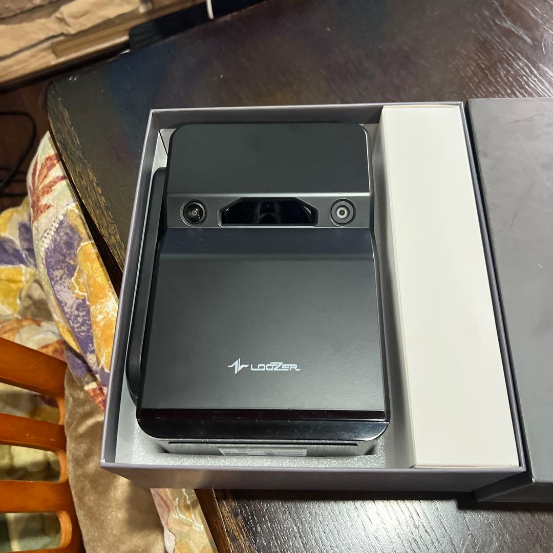 ルーザー　壁短焦点プロジェクター 　SP01