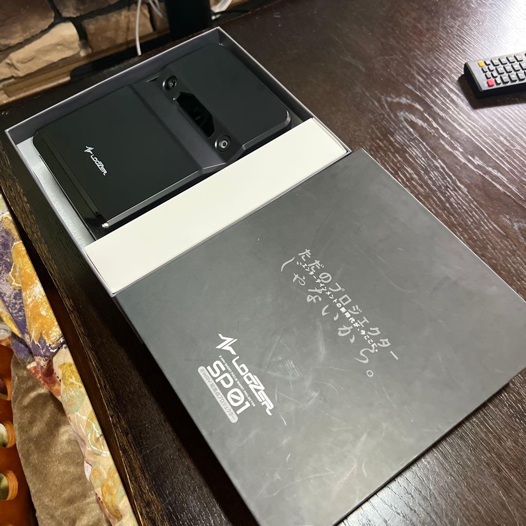 ルーザー　壁短焦点プロジェクター 　SP01