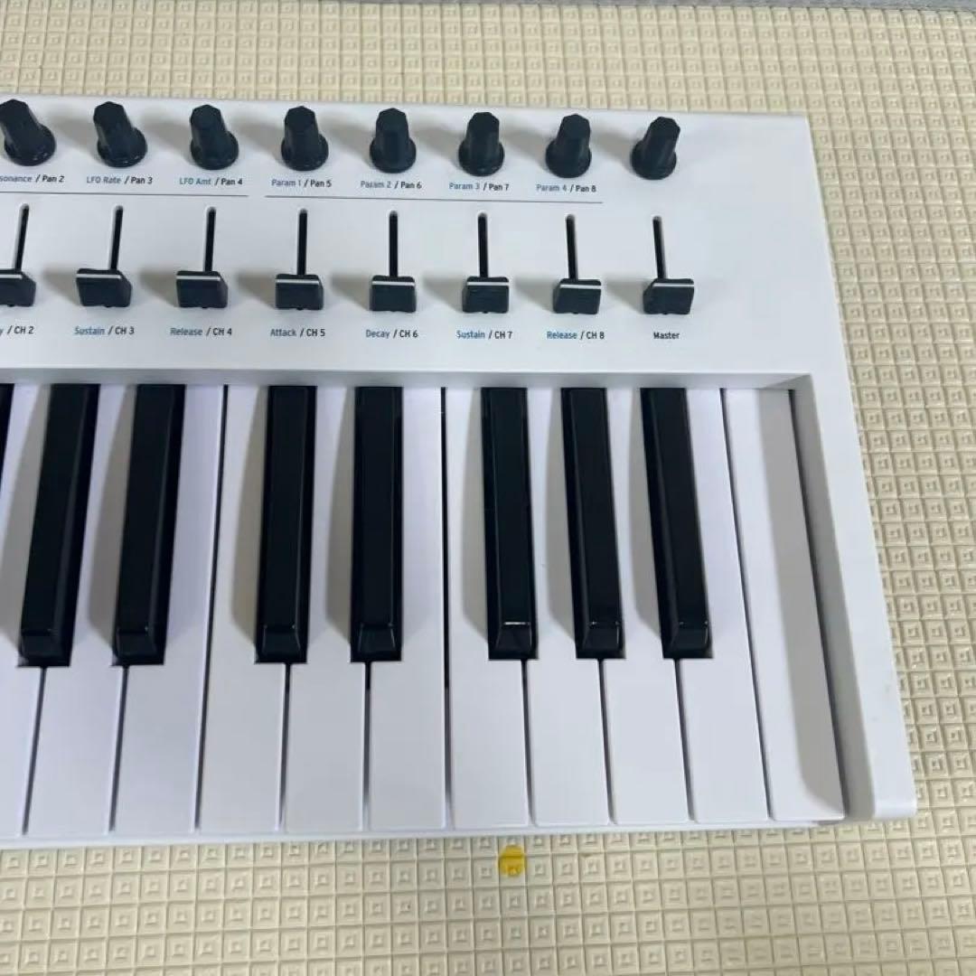 美品Arturia キーボードコントローラーKeyLab61 Essential