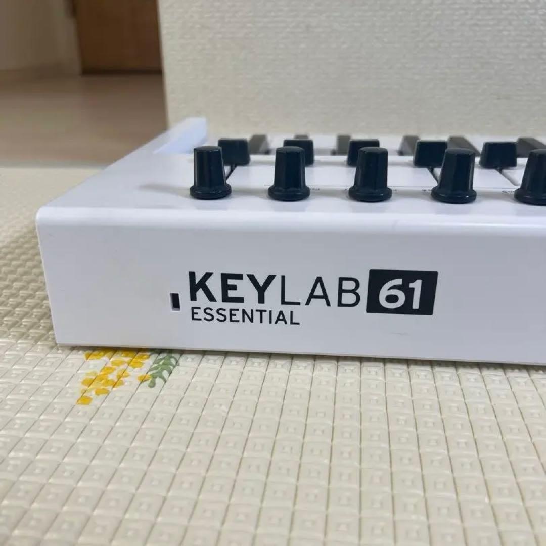 美品Arturia キーボードコントローラーKeyLab61 Essential