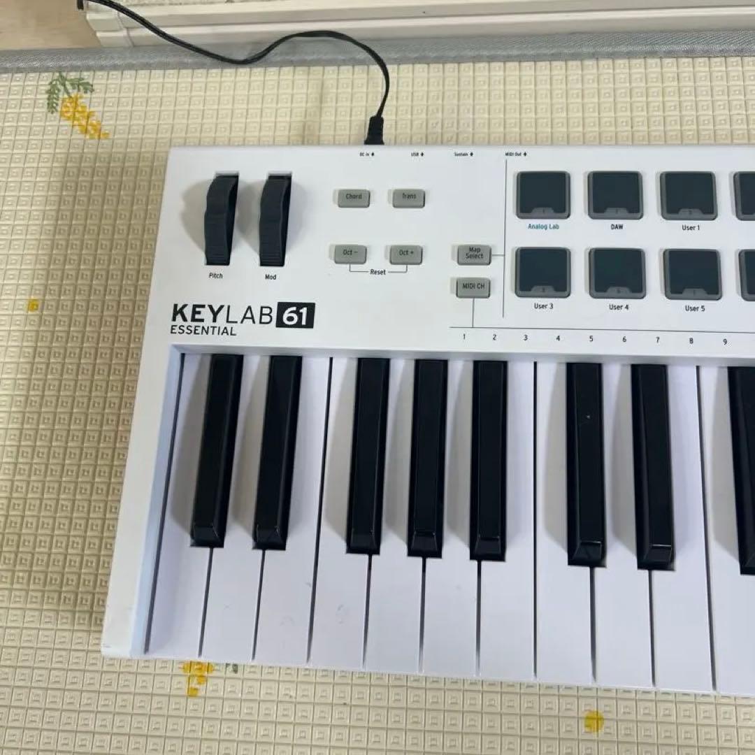 美品Arturia キーボードコントローラーKeyLab61 Essential