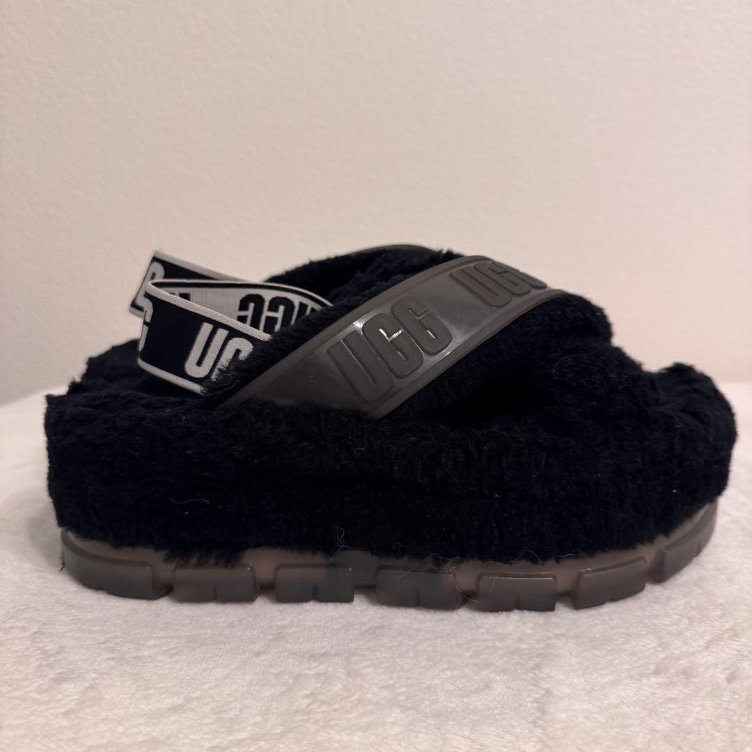 【いちごのお家さま専用】美品 UGG アグ ファーサンダル ボアストラップ