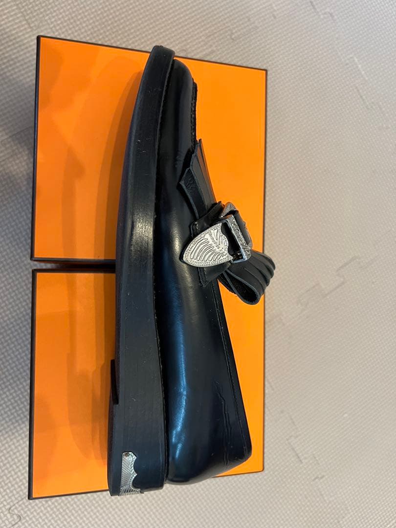 TOGA PULLA ブラックローファー フリンジ付き