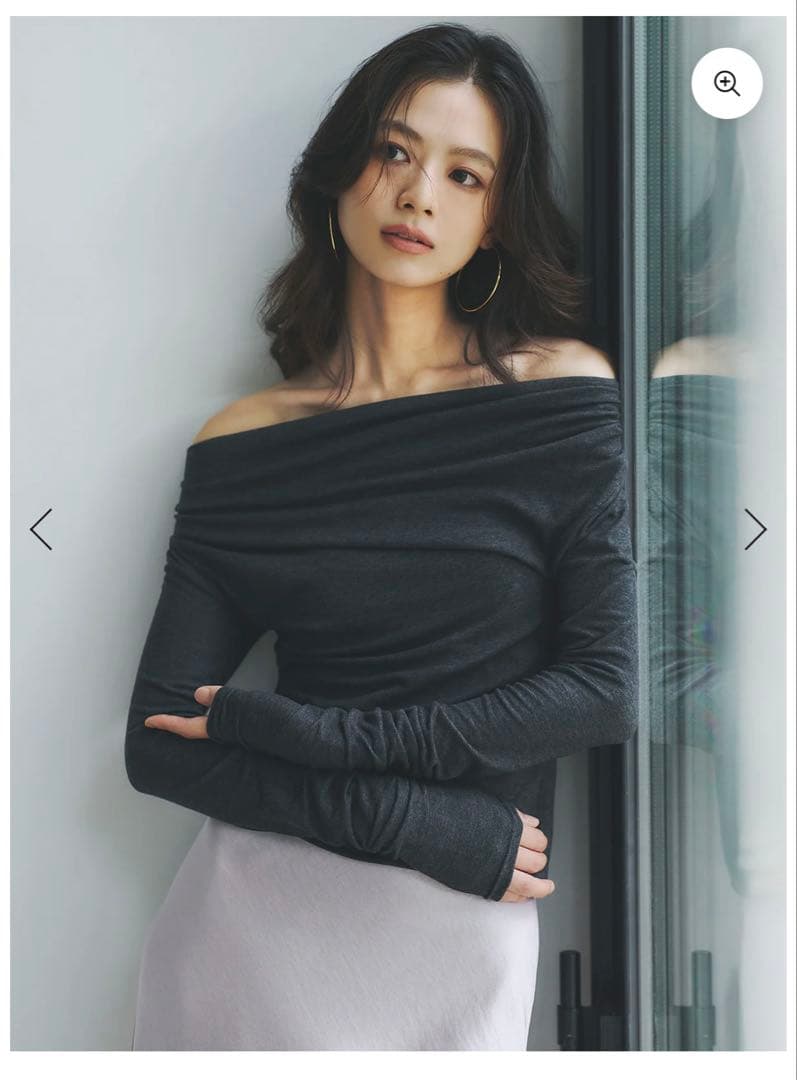 ánuans ギャザードレープカットトップス