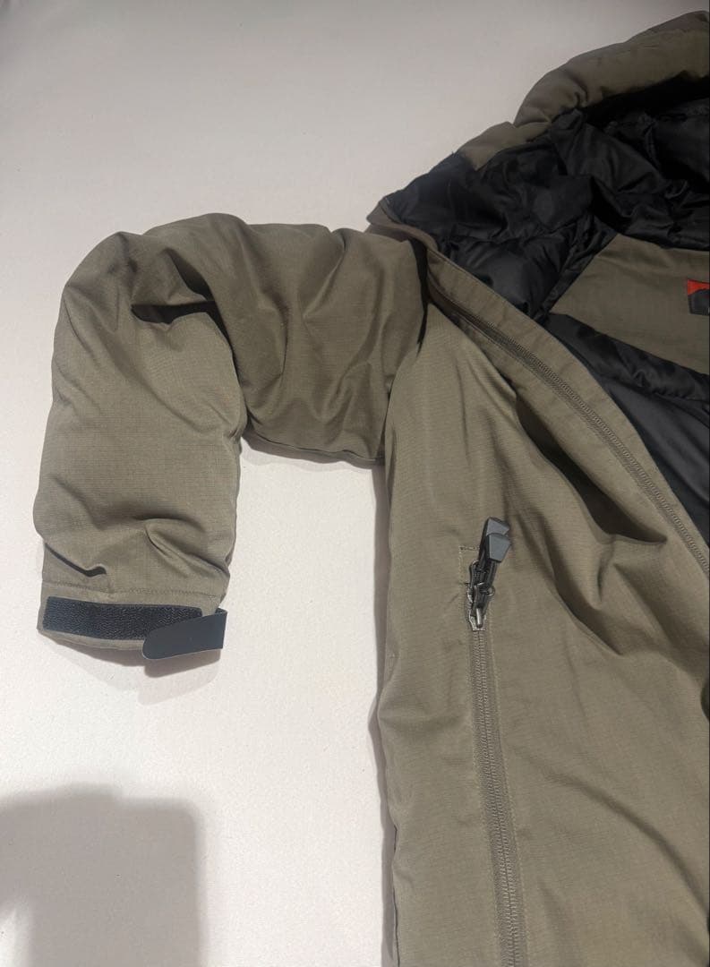 NANGA フード付きダウンジャケット