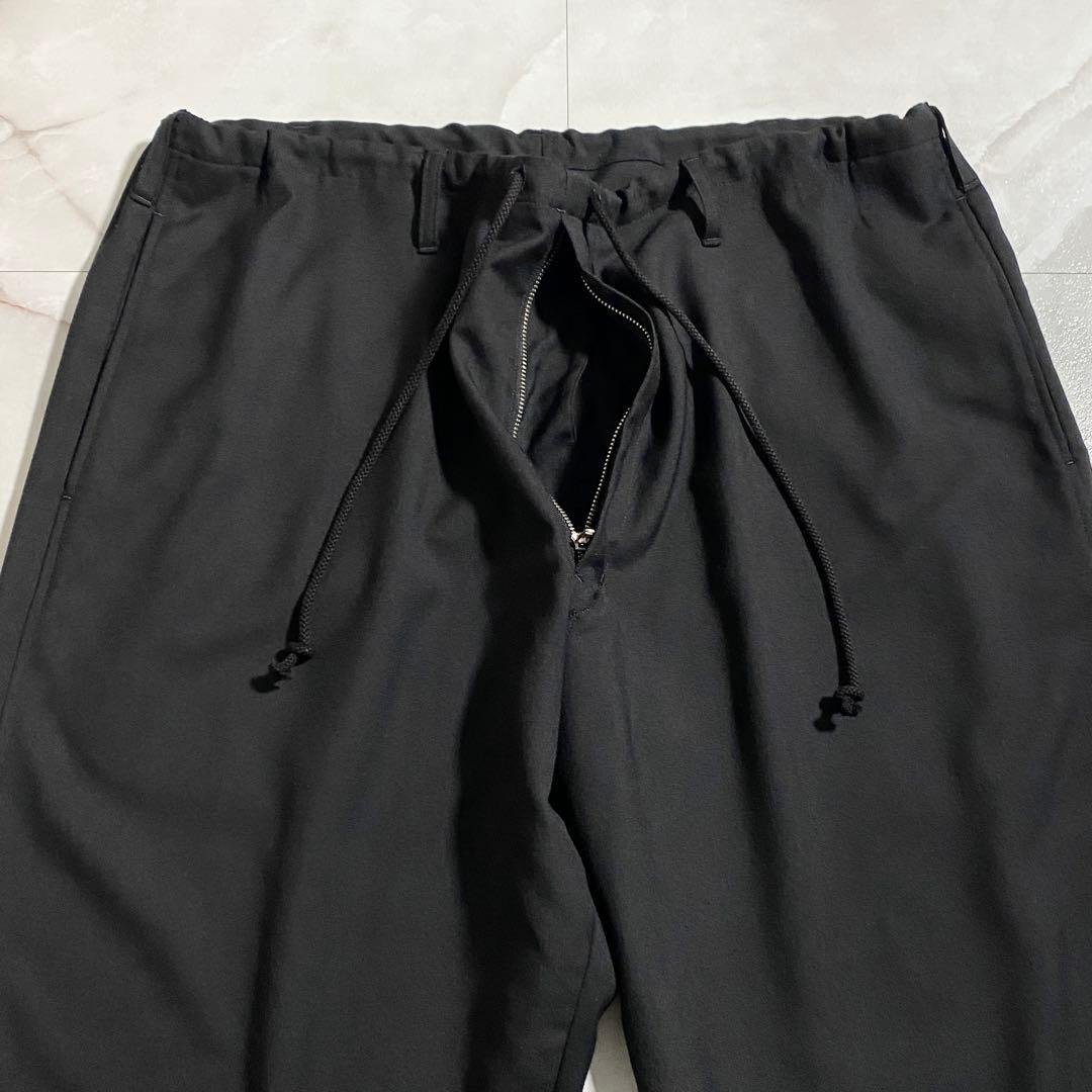 A18256 美品 グラウンドワイ 22AW ウールギャバ 紐ワイドパンツ 黒3