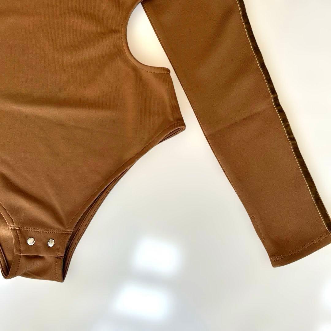 入手困難　PAMEO POSE ボディスーツ　新品未着用タグ付き　ジャージ