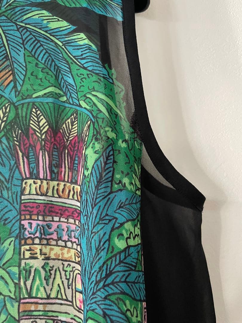 トクコプルミエブォルエジプト風柄シフォン風ノースリーブチュニック