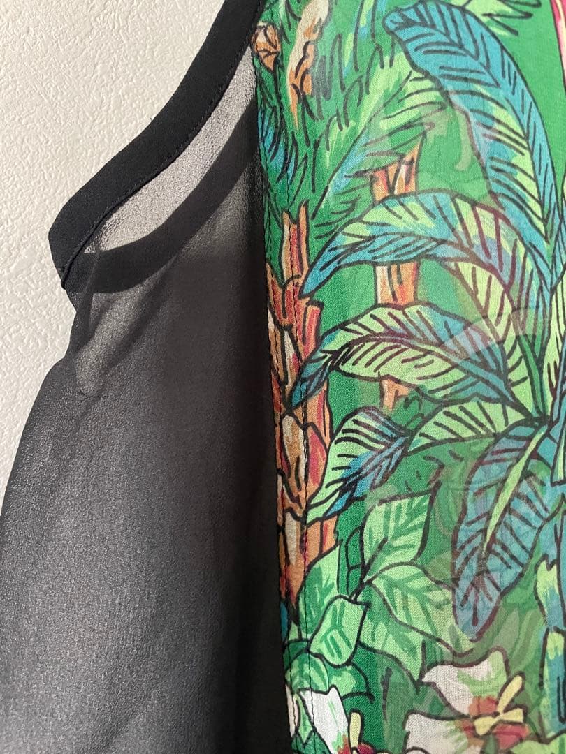 トクコプルミエブォルエジプト風柄シフォン風ノースリーブチュニック