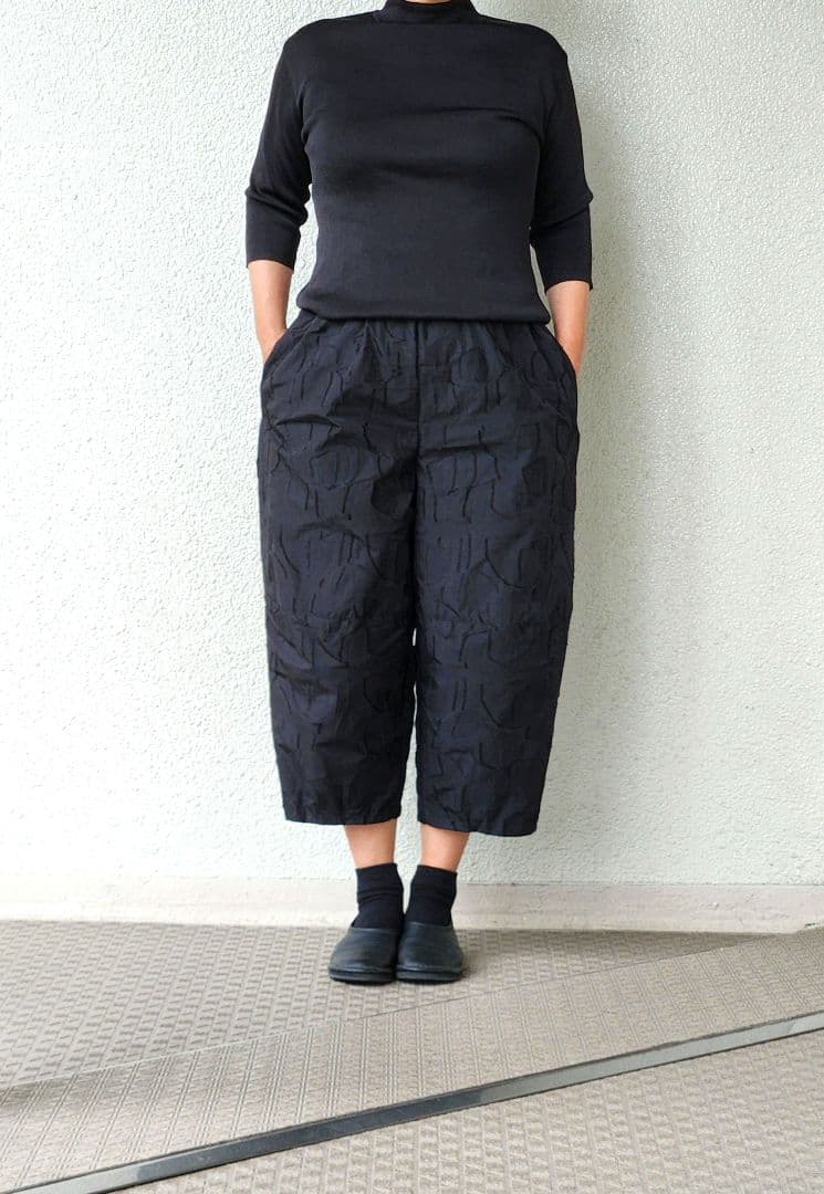 ヨーガンレール、モユルお好きなかたに　バルーンパンツ　カットジャガード黒