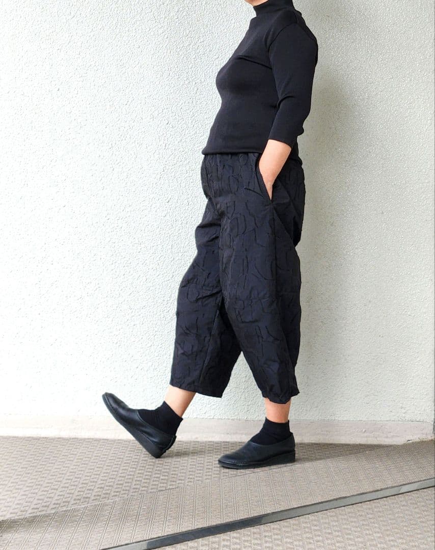 ヨーガンレール、モユルお好きなかたに　バルーンパンツ　カットジャガード黒