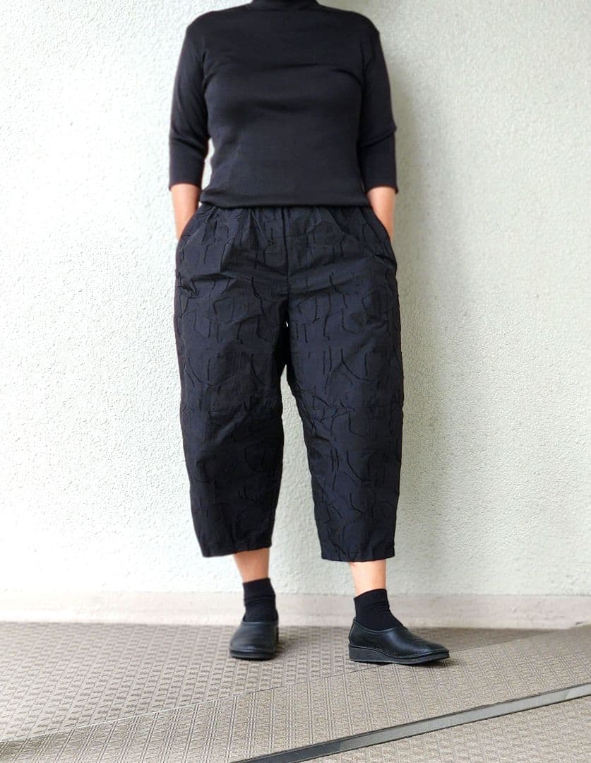 ヨーガンレール、モユルお好きなかたに　バルーンパンツ　カットジャガード黒