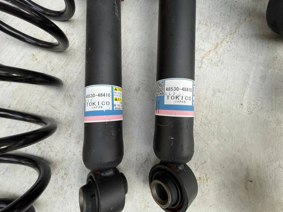 トヨタハリアー 純正サスペンション 2WD 一台分 新車外し