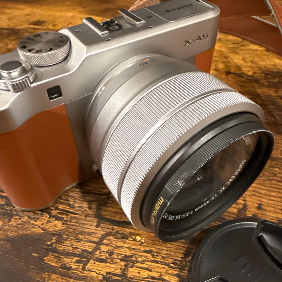 Fujifilm X-A5 シルバー/ブラウン
