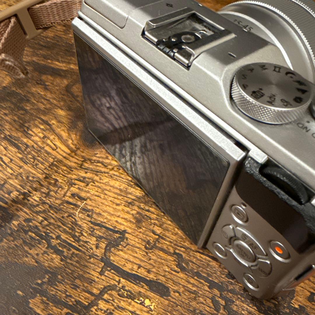 Fujifilm X-A5 シルバー/ブラウン