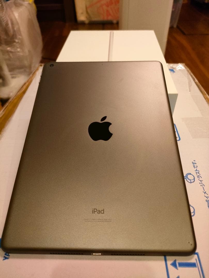 iPad 第8世代 Wi-Fiモデル 128GB MYLD2J/A　A2270