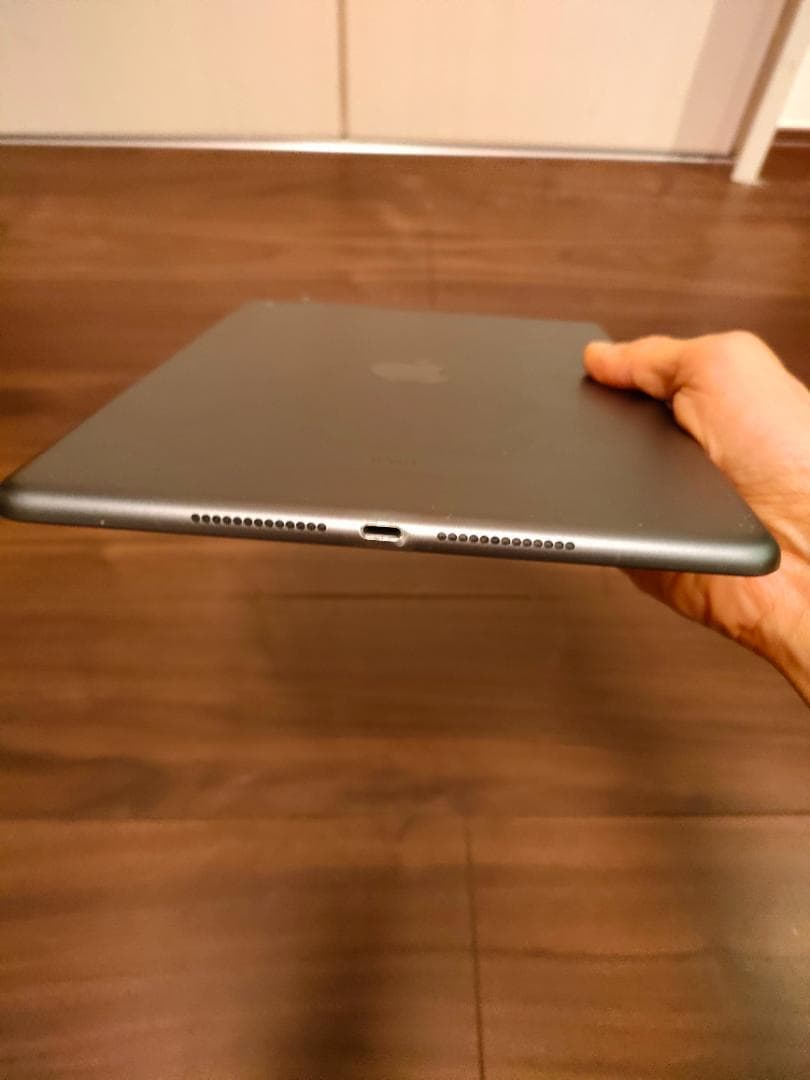 iPad 第8世代 Wi-Fiモデル 128GB MYLD2J/A　A2270