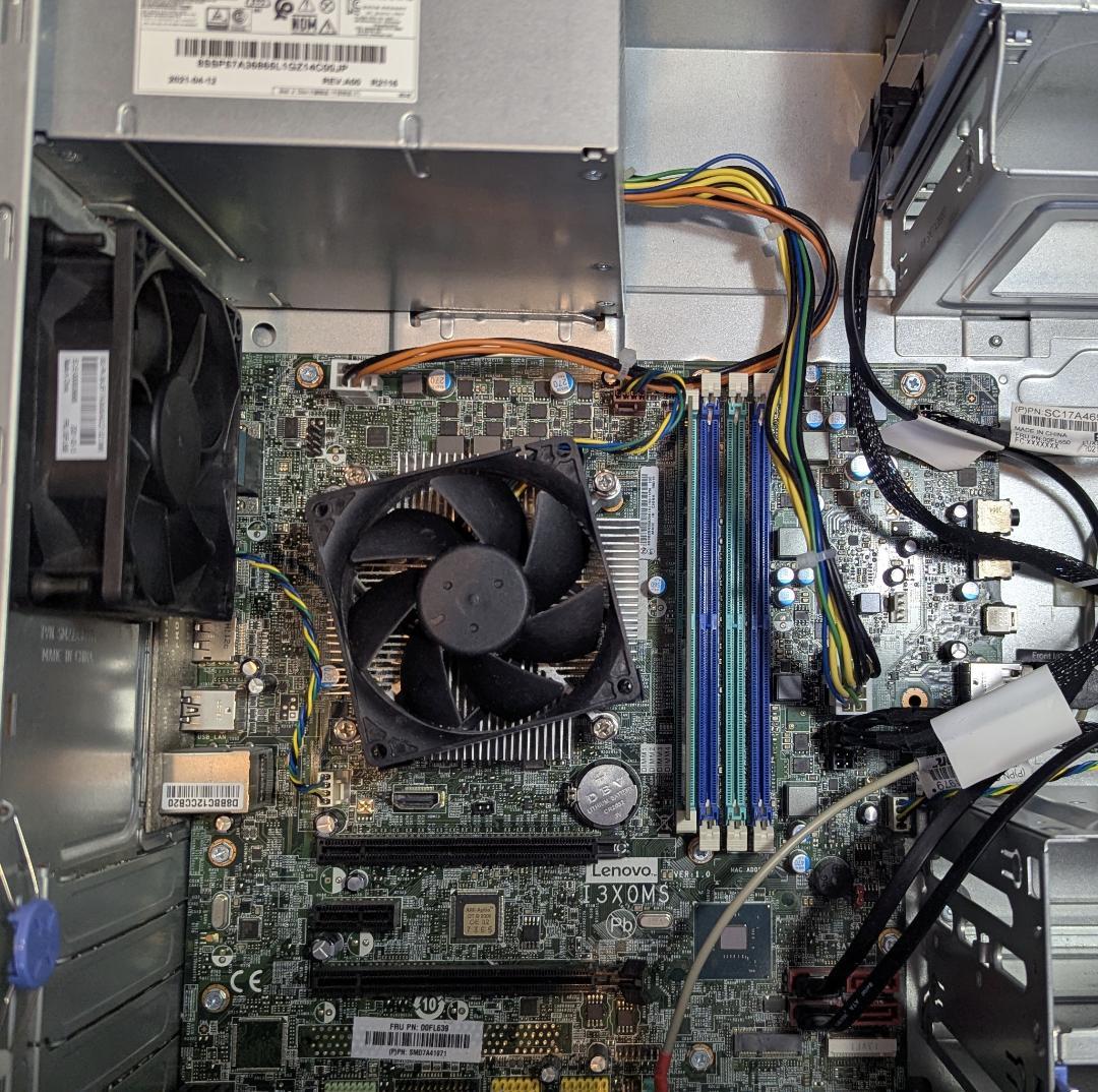 サーバー Lenovo ThinkSystem ST50;Xeon E-2144G;8GB