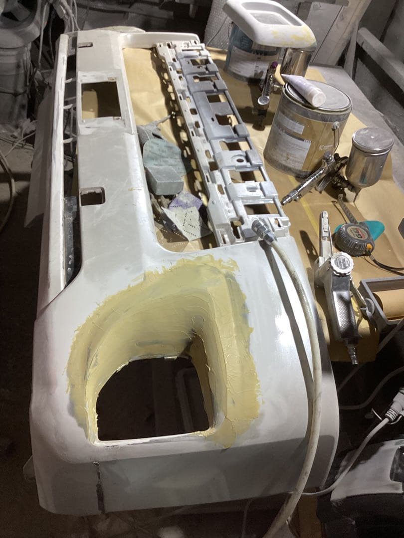 ハイエース200系純正バンパースムージング3D風フォグホール加工ナロー