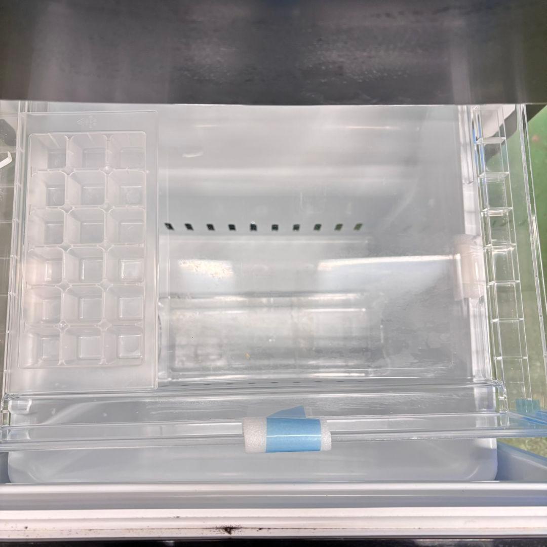 681 関東配送無料　冷蔵庫　100Ｌ強　小型　一人暮らし　2ドア　右開き