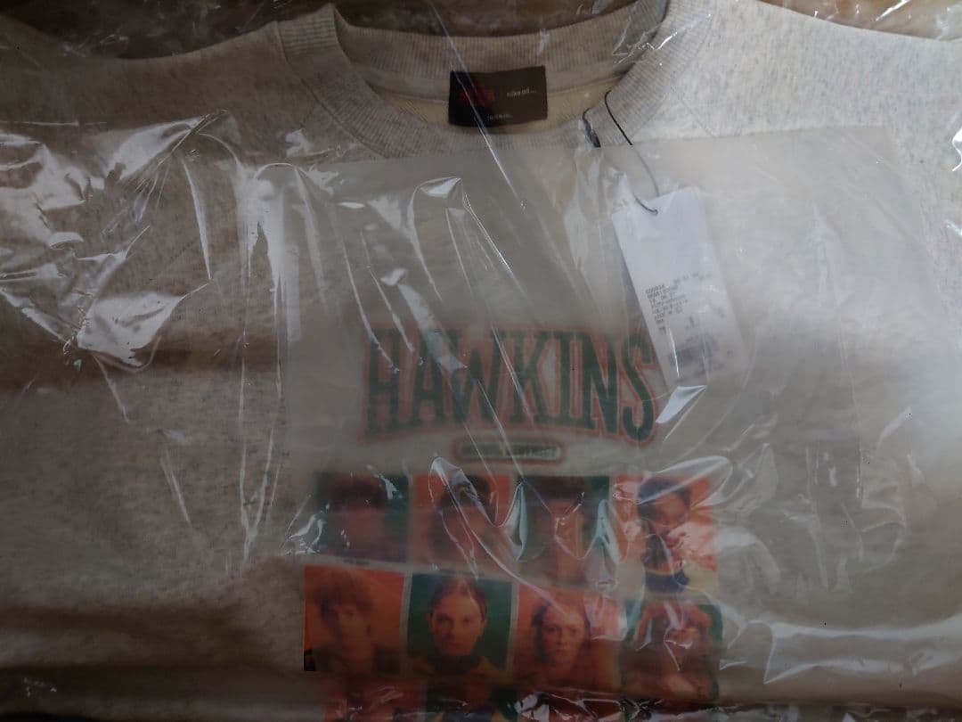 М　STRANGER THINGS スウェットプルオーバー オートミール