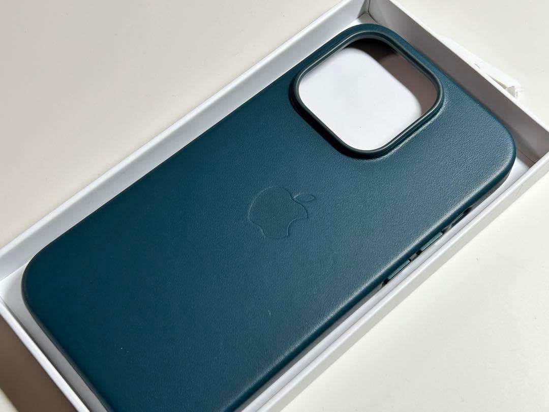 【新品】純正 iPhone 14 Pro レザーケース・フォレストグリーン①