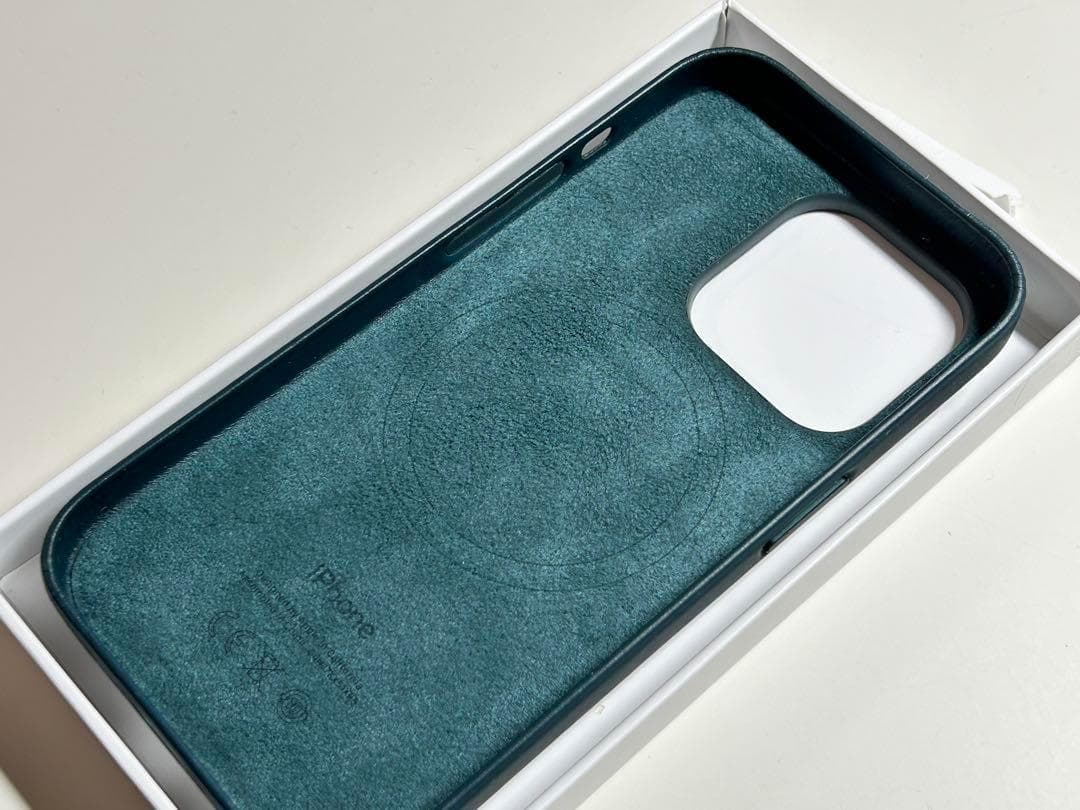 【新品】純正 iPhone 14 Pro レザーケース・フォレストグリーン①