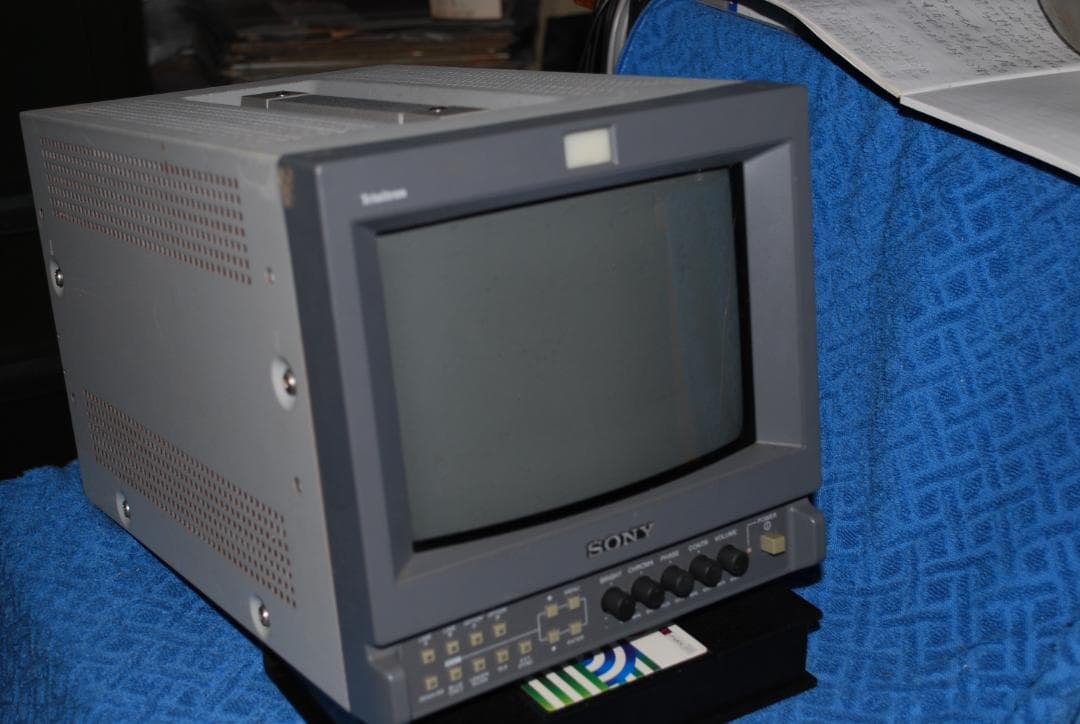 ソニー業務用トリニトロンモニターPVM-9L2中古ジャンク品の出品です。