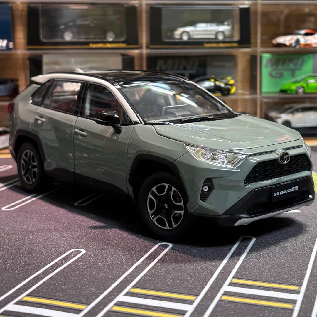 1/18 トヨタRAV4アッシュグレーメタリック×アーバンカーキ フル開閉モデル