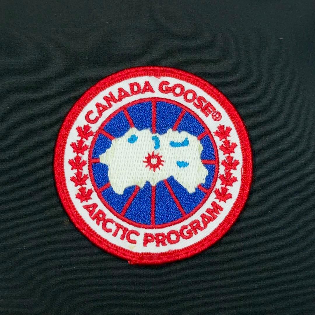 12052【ホログラム付き】カナダグース　ワッペン付きダウンベスト　黒
