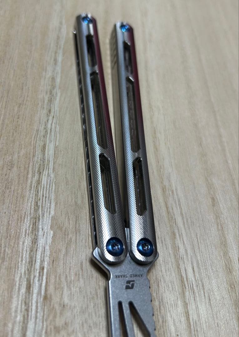 スポーツトイ・アクショントイ Armed Shark Tsunami Clone